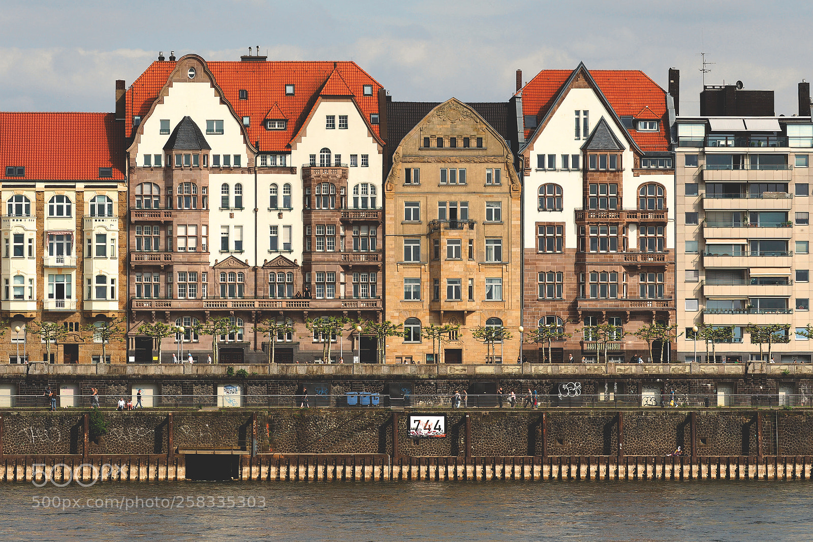 Olympus OM-D E-M5 II sample photo. Rheinpromenade photography