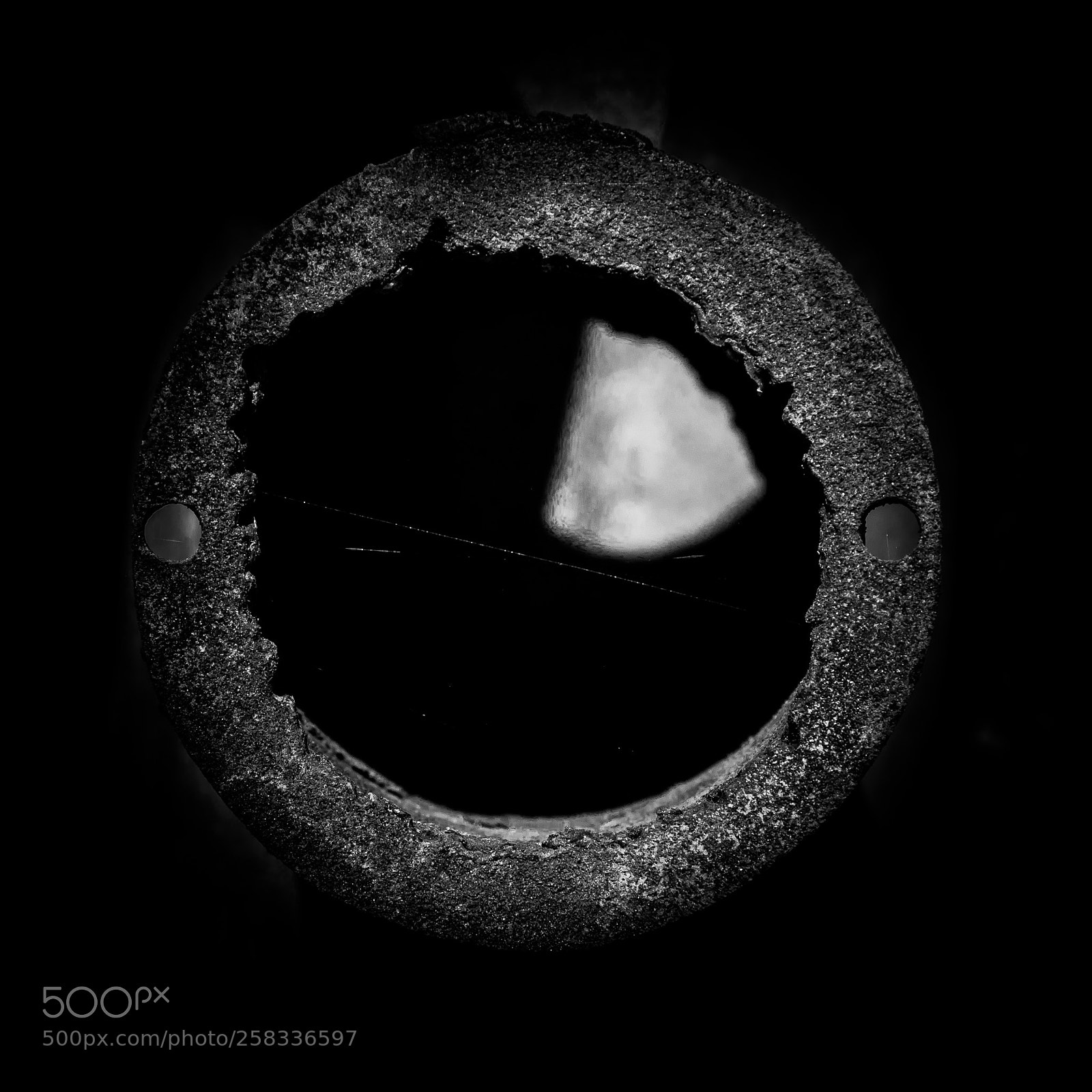 Canon EOS 5D Mark IV sample photo. Pipe photography