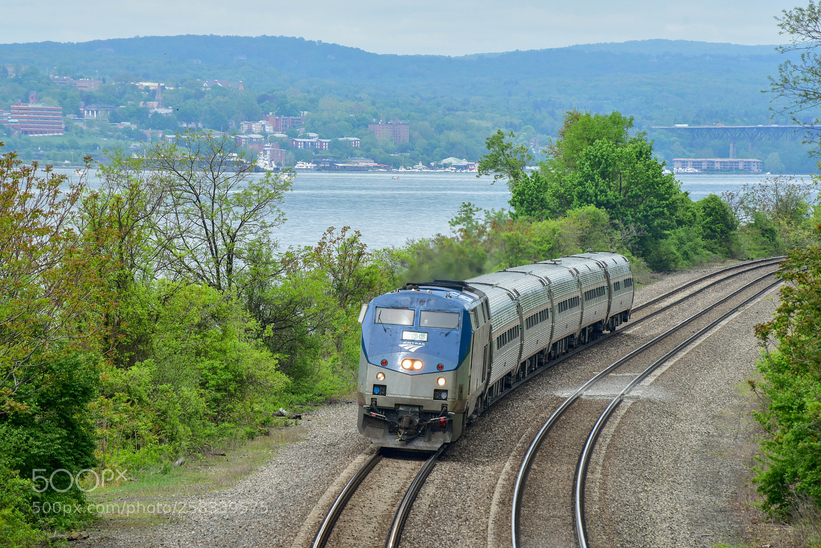 Nikon D750 sample photo. Amtrak cruising along breakneck photography