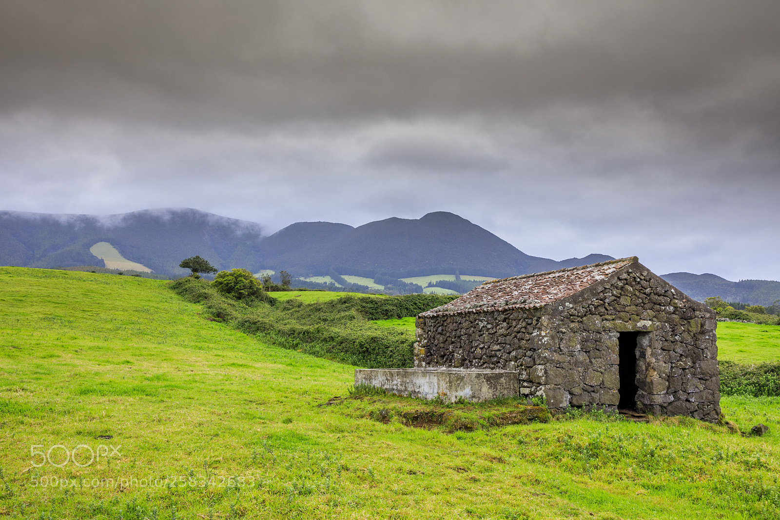 Canon EOS 5D Mark IV sample photo. Açores-terceira-lava rock barn photography