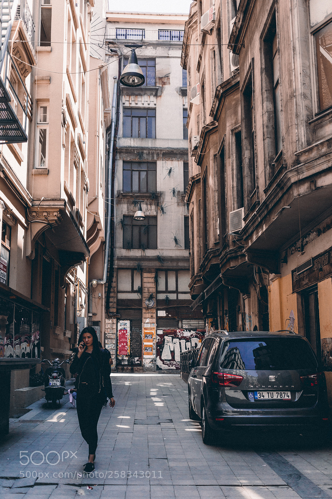 Canon EOS 5D Mark II sample photo. Istanbil street photography