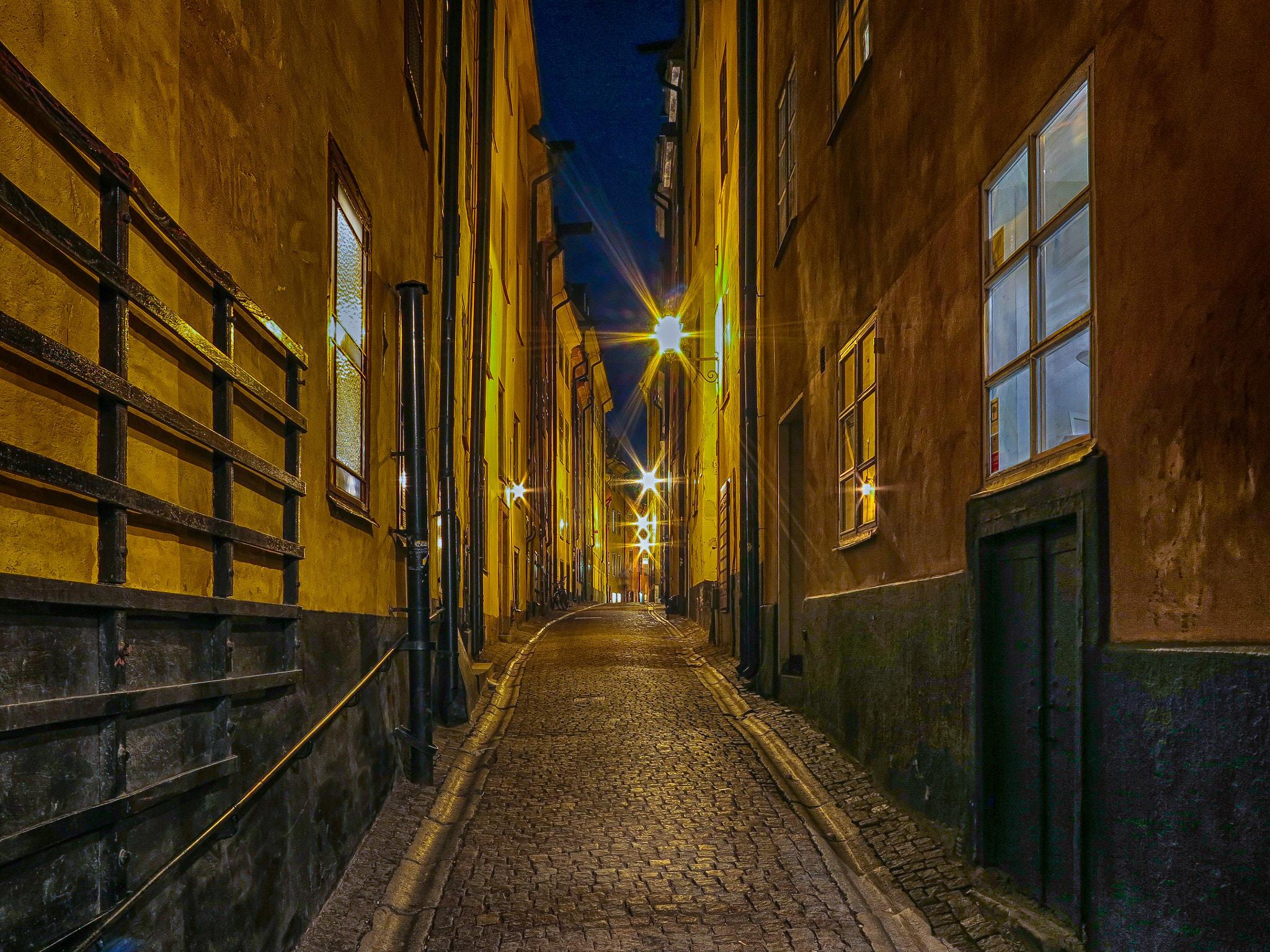 Canon PowerShot G1 X sample photo. Stockholm: alley in the old town (gamla stan) photography