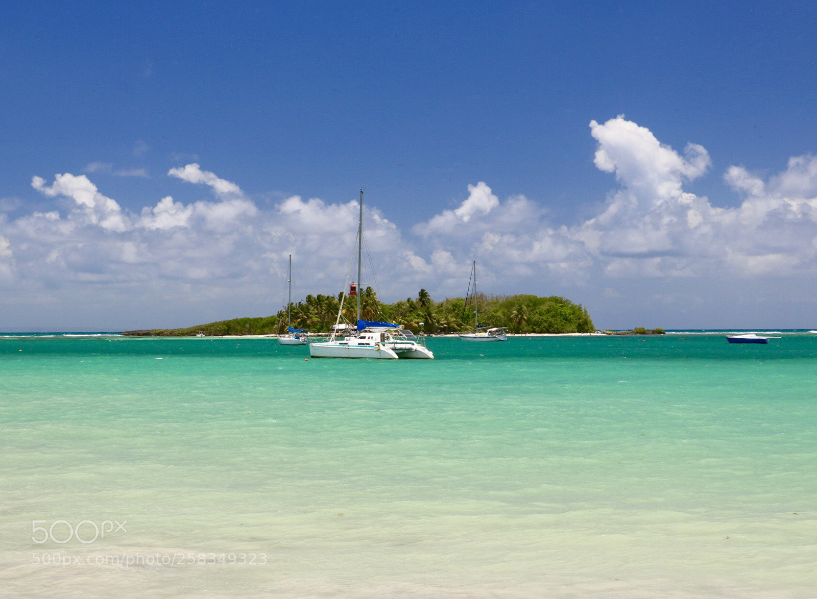 Canon EOS 750D (EOS Rebel T6i / EOS Kiss X8i) sample photo. Paradise island photography