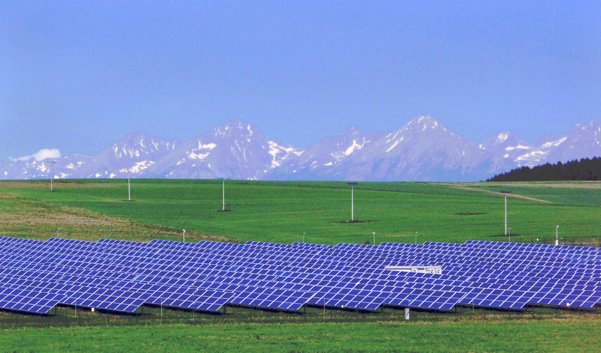 Panasonic Lumix DMC-LX5 sample photo. Solar farm photography