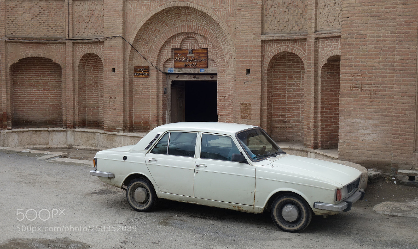 Sony Cyber-shot DSC-RX100 II sample photo. An old paykan in photography
