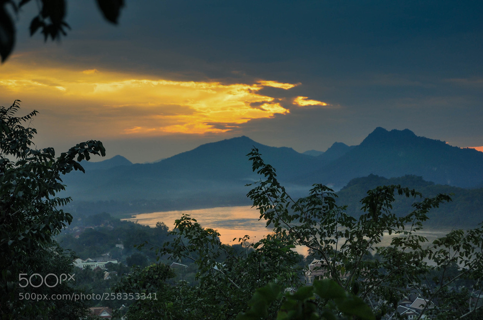 Nikon D5000 sample photo. Mekong sunset photography