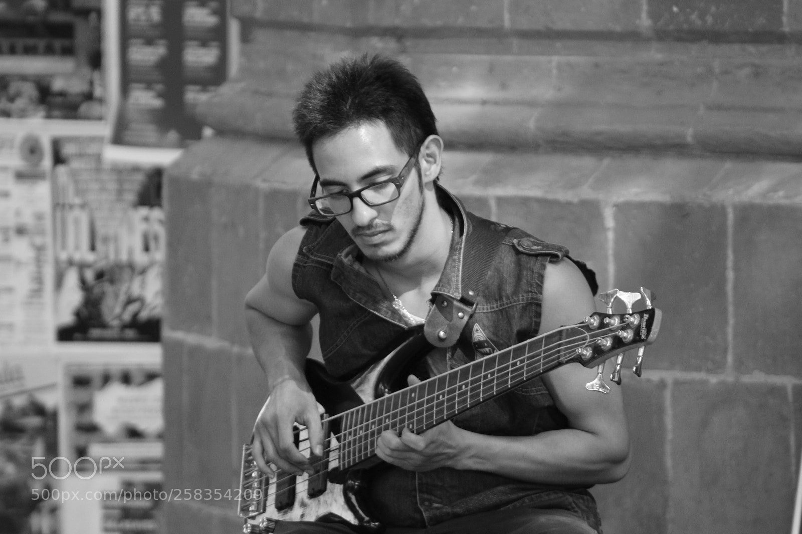 Canon EF 75-300mm f/4-5.6 sample photo. Musician photography