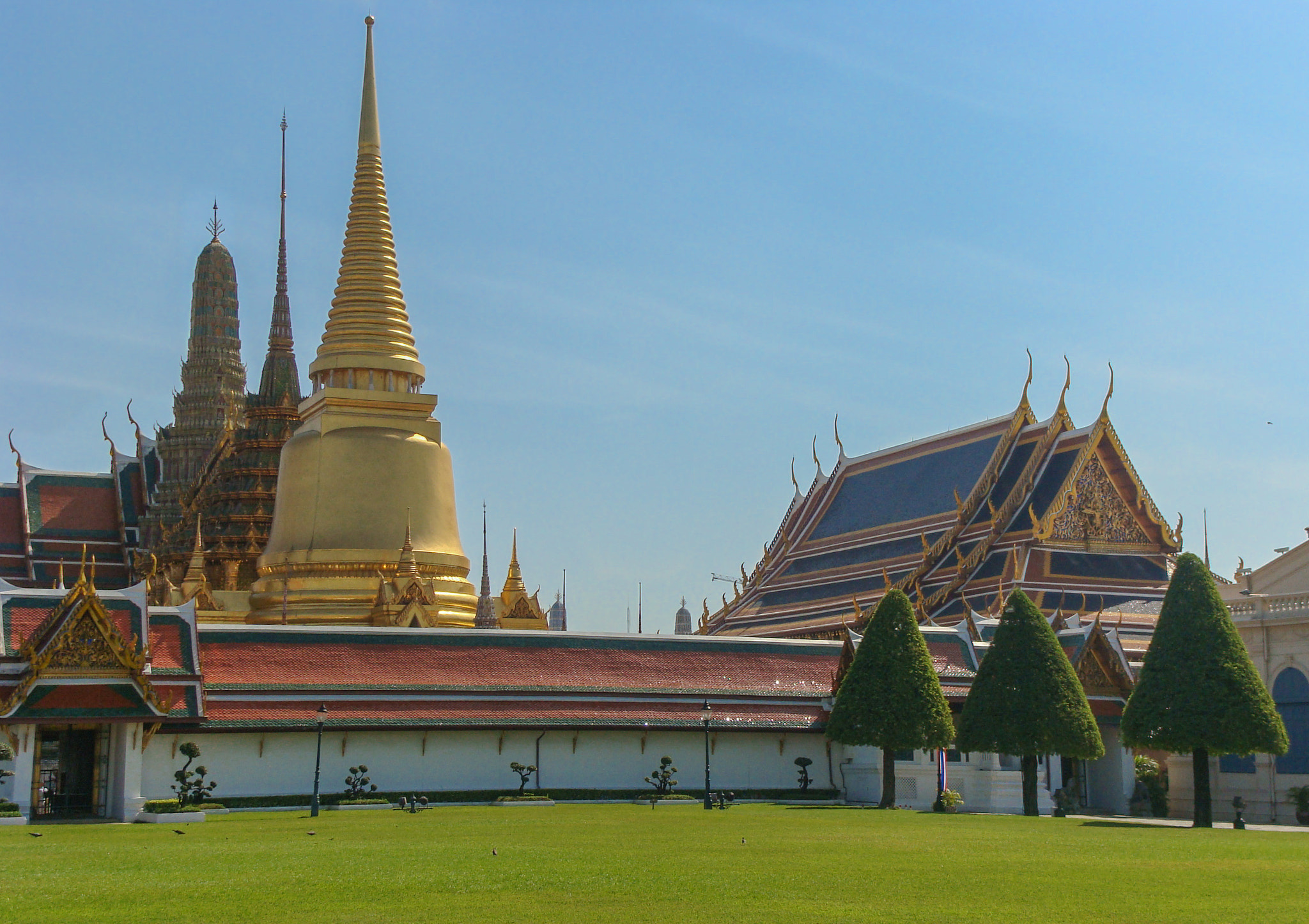 Sony DSC-H3 sample photo. Wat phra kaew, bangkok photography
