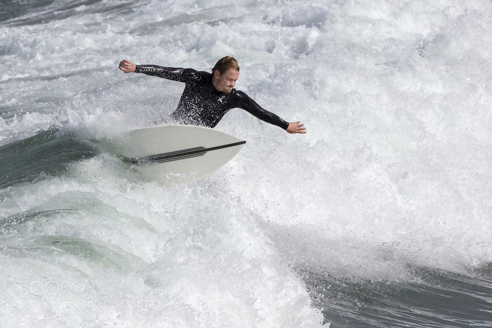 Canon EOS 5DS sample photo. Roughing it in pacific photography