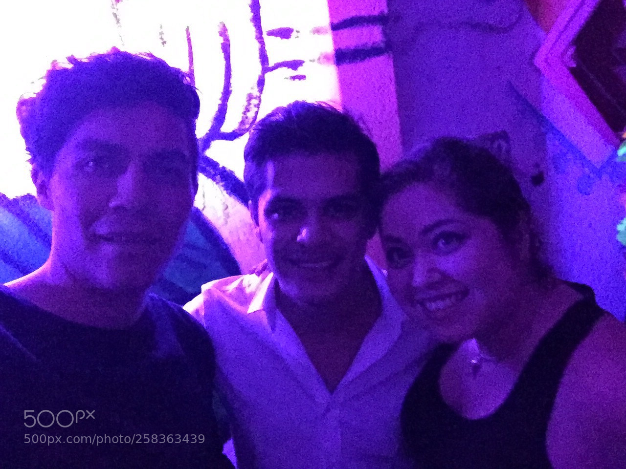 Apple iPhone 6 sample photo. Music and friends photography