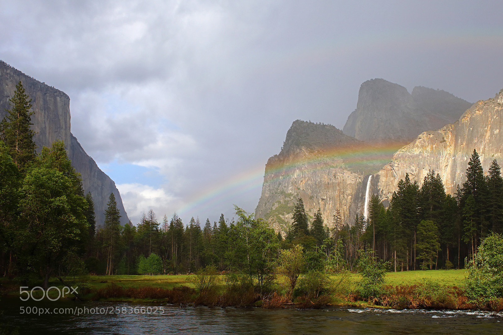 Canon EOS 5D Mark IV sample photo. Yosemite rainbow photography