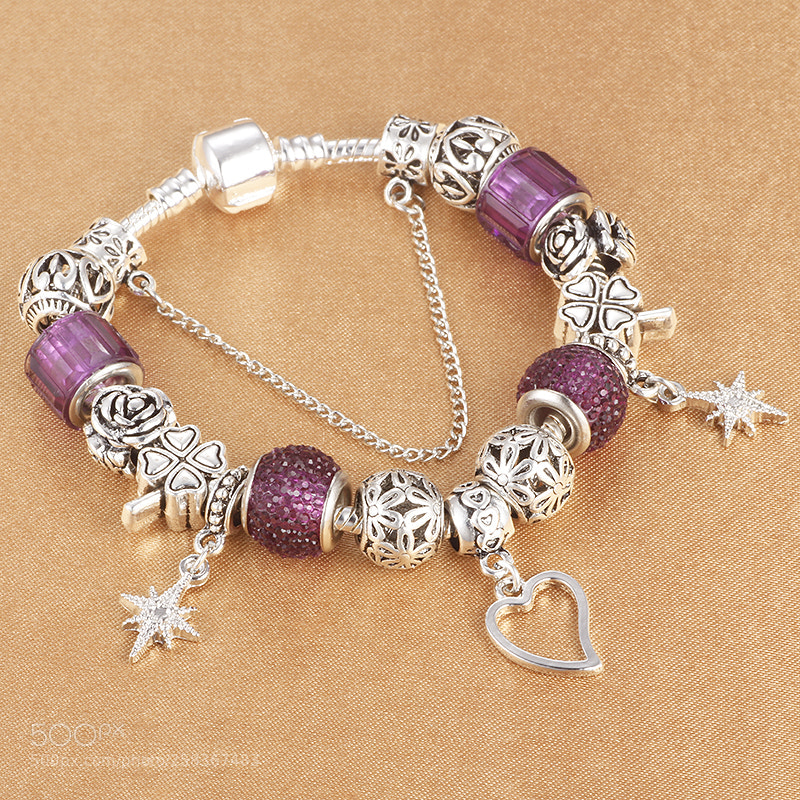 Canon EOS 700D (EOS Rebel T5i / EOS Kiss X7i) sample photo. Spinner simple charm bracelet photography