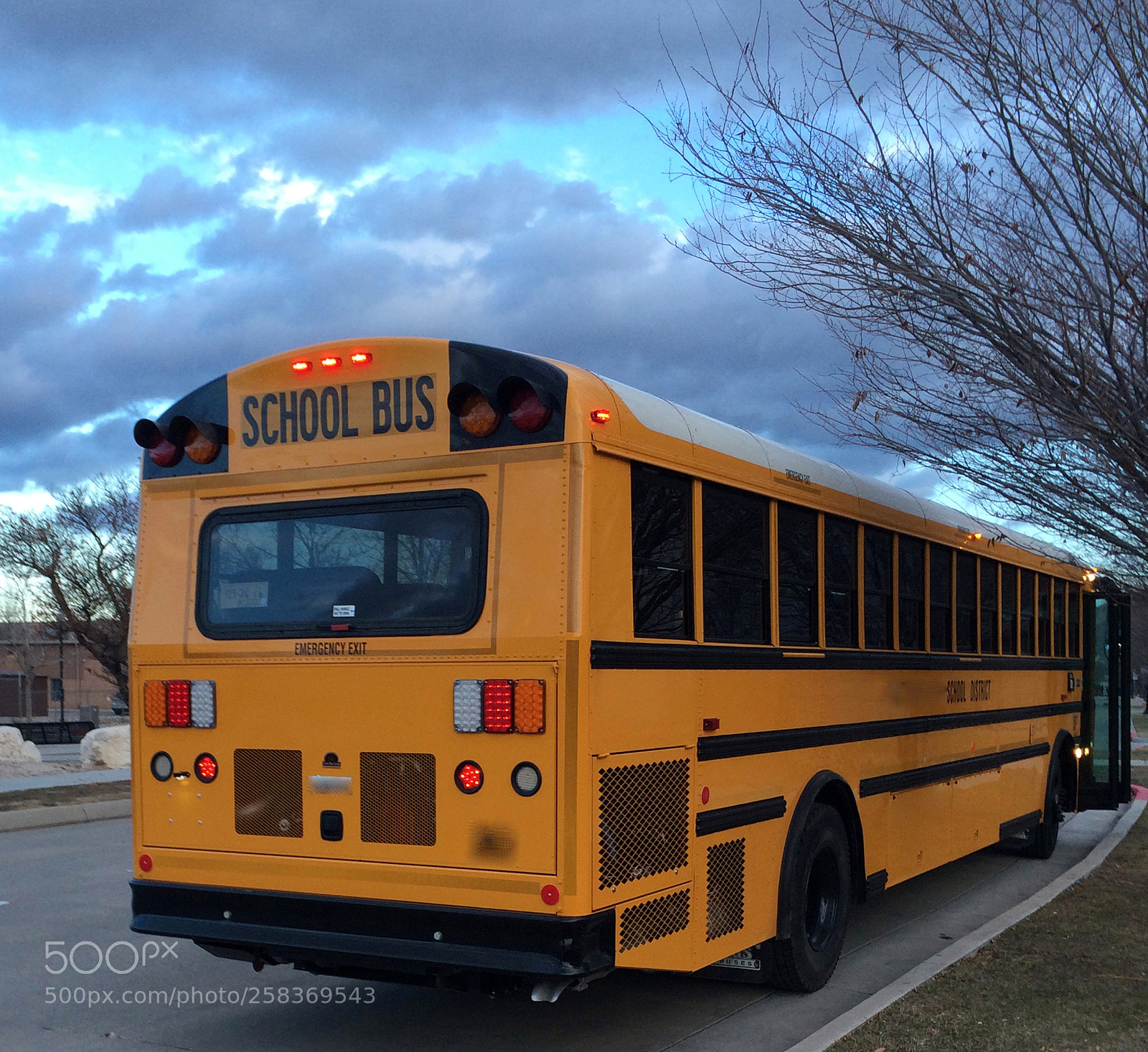 Apple iPhone 5s sample photo. Short layover between school photography