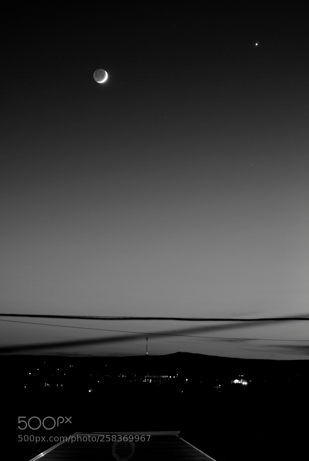 Nikon D3000 sample photo. New moon & venus photography
