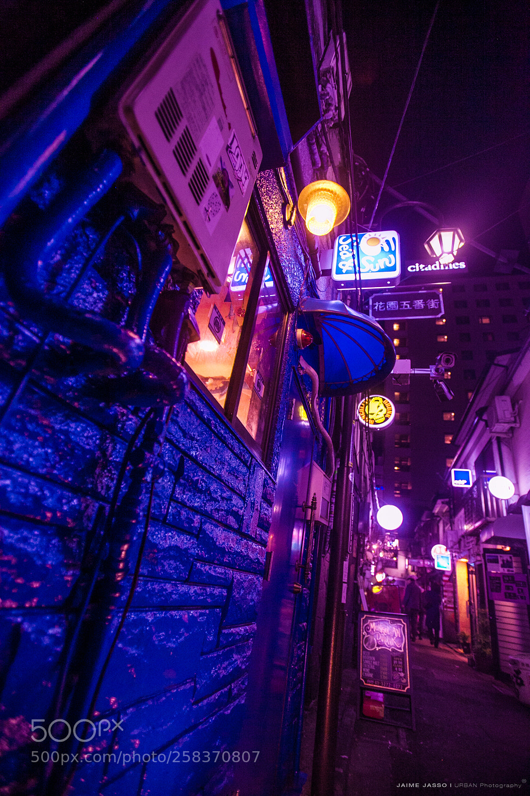 Canon EOS 5D Mark II sample photo. Golden gai photography