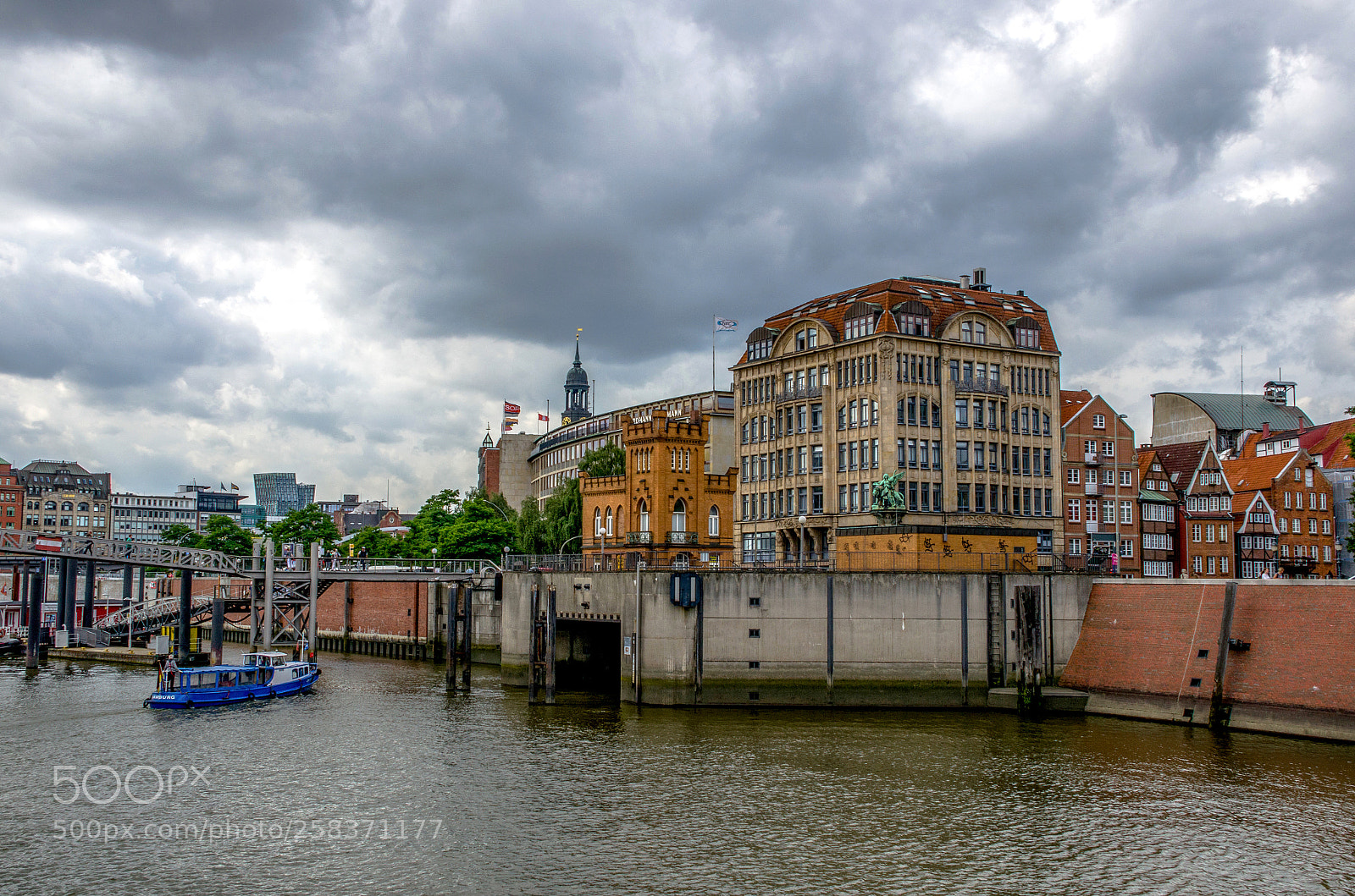 Nikon D7000 sample photo. Hamburg photography