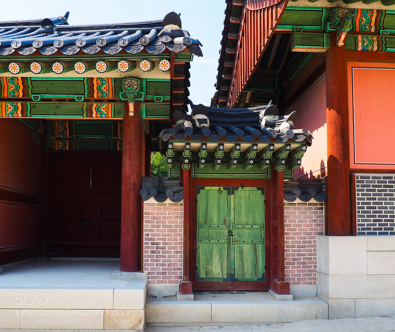 Olympus OM-D E-M10 II sample photo. Temple detail photography