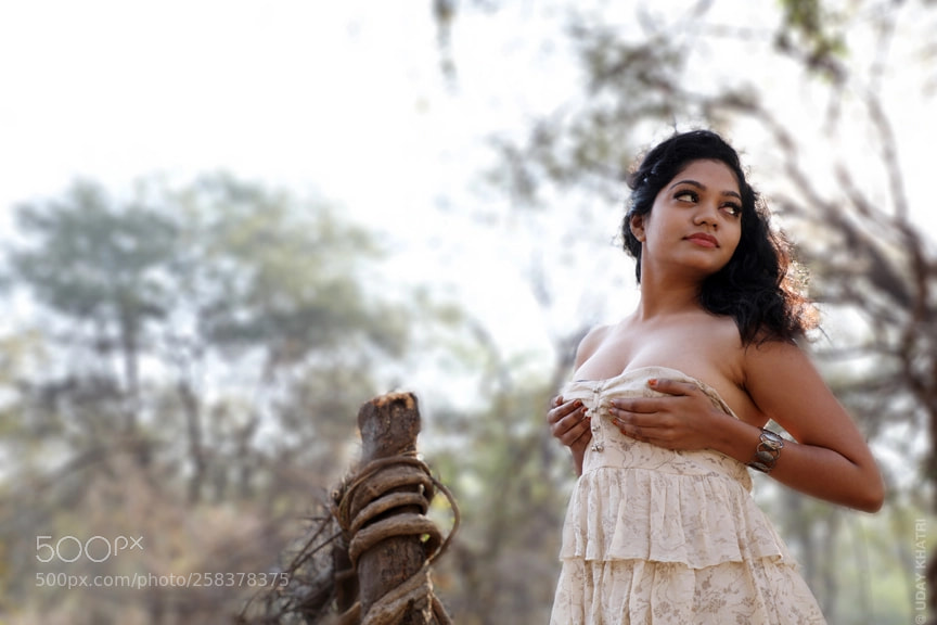 Canon EOS 5D Mark IV sample photo. Hold me photography
