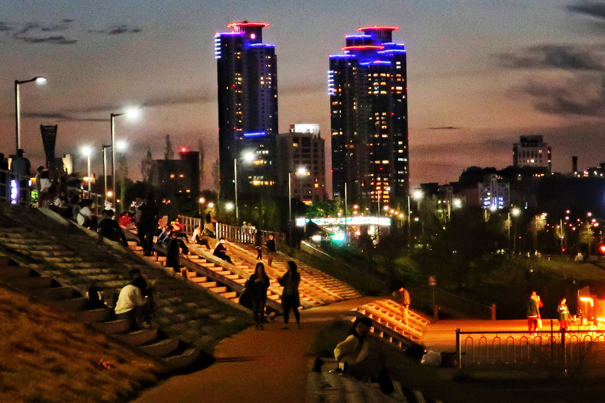 Canon PowerShot G9 X Mark II sample photo. Seoul nights  photography