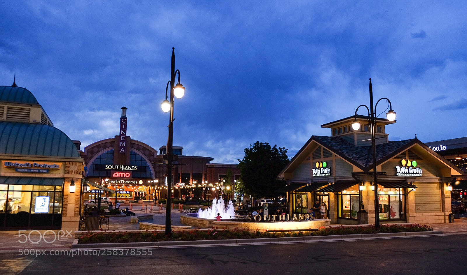 Fujifilm X-H1 sample photo. Shops at southlands, aurora photography