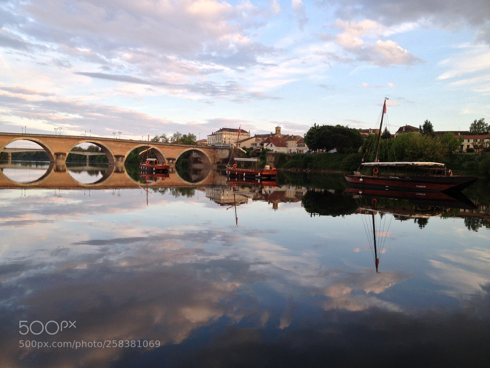 Apple iPhone 4S sample photo. Bergerac photography