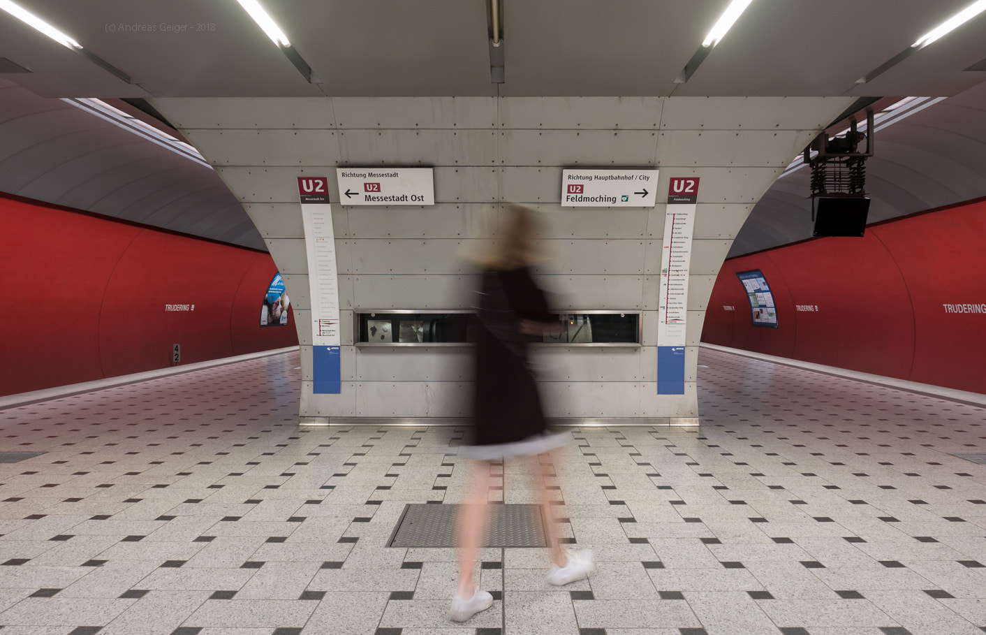 Panasonic Lumix DMC-G85 (Lumix DMC-G80) sample photo. Trudering underground girl photography