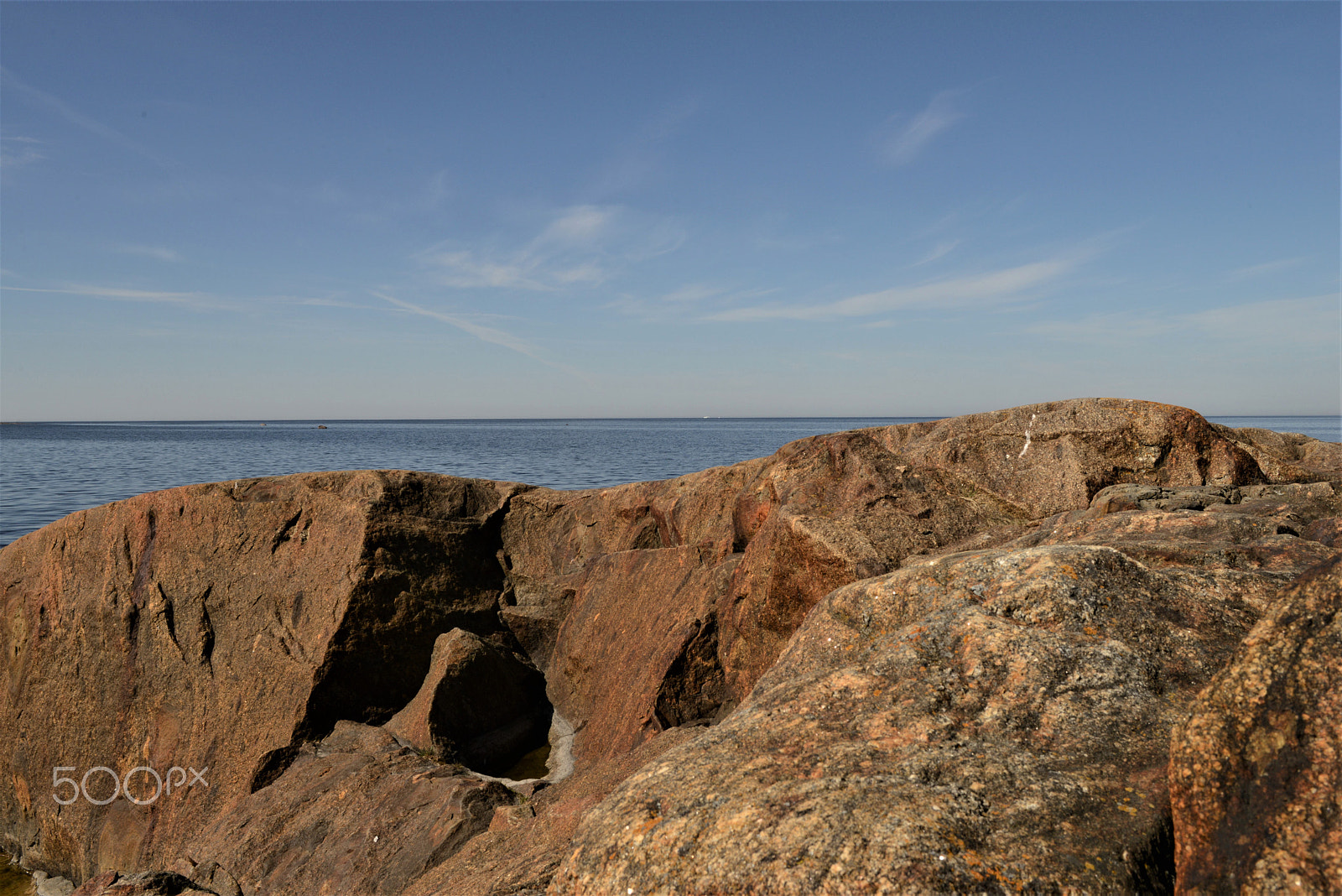 Nikon AF-S Nikkor 28mm F1.8G sample photo. Peek out from the rocks photography