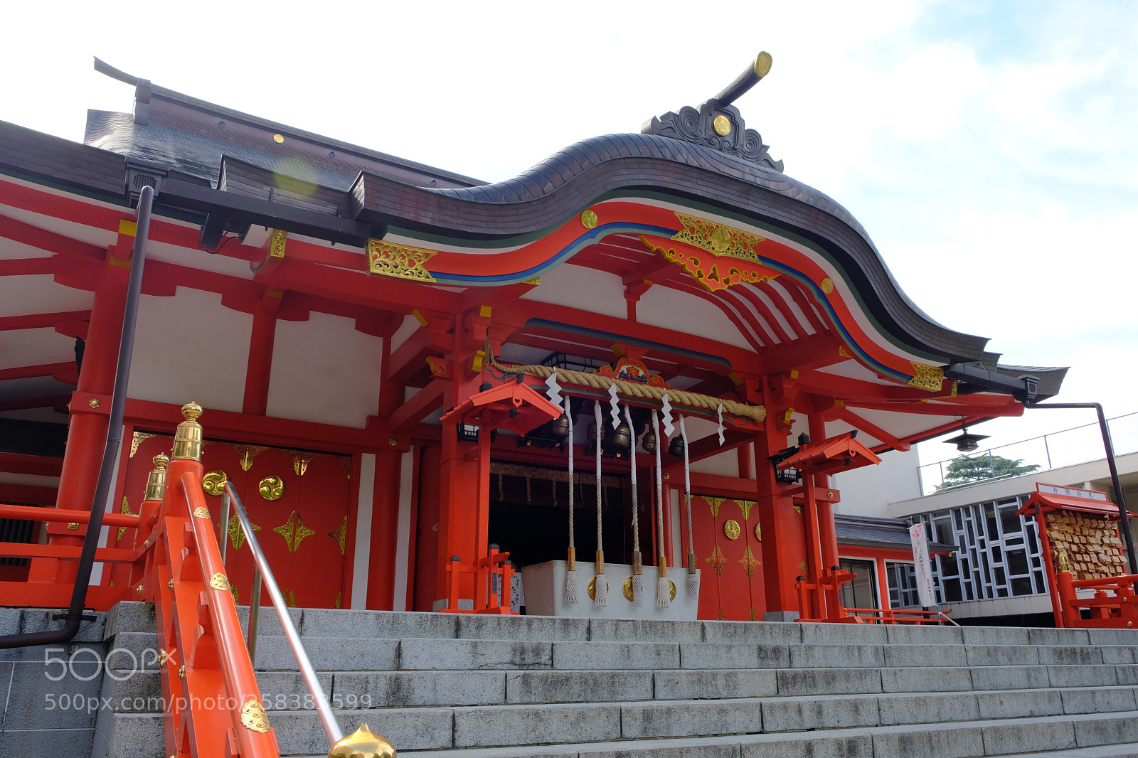 Fujifilm X-E3 sample photo. Shrine in shinjuku photography