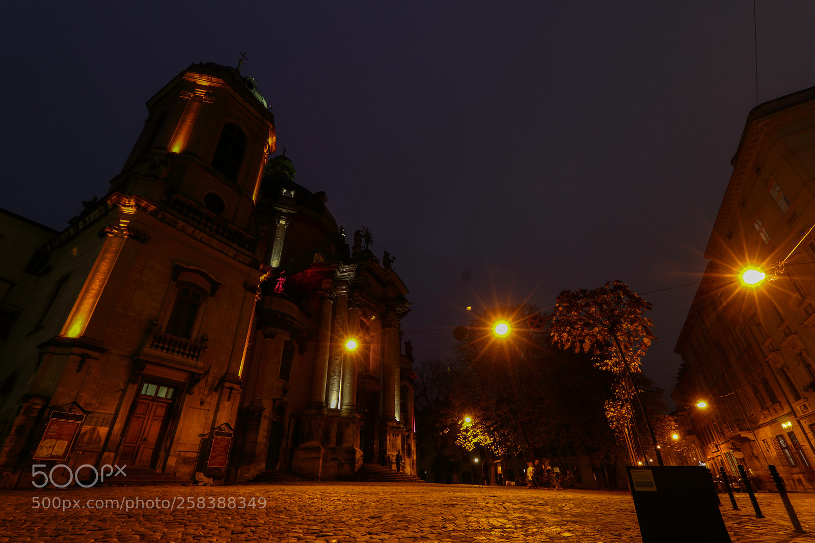 Canon EOS 7D Mark II sample photo. Night lviv photography