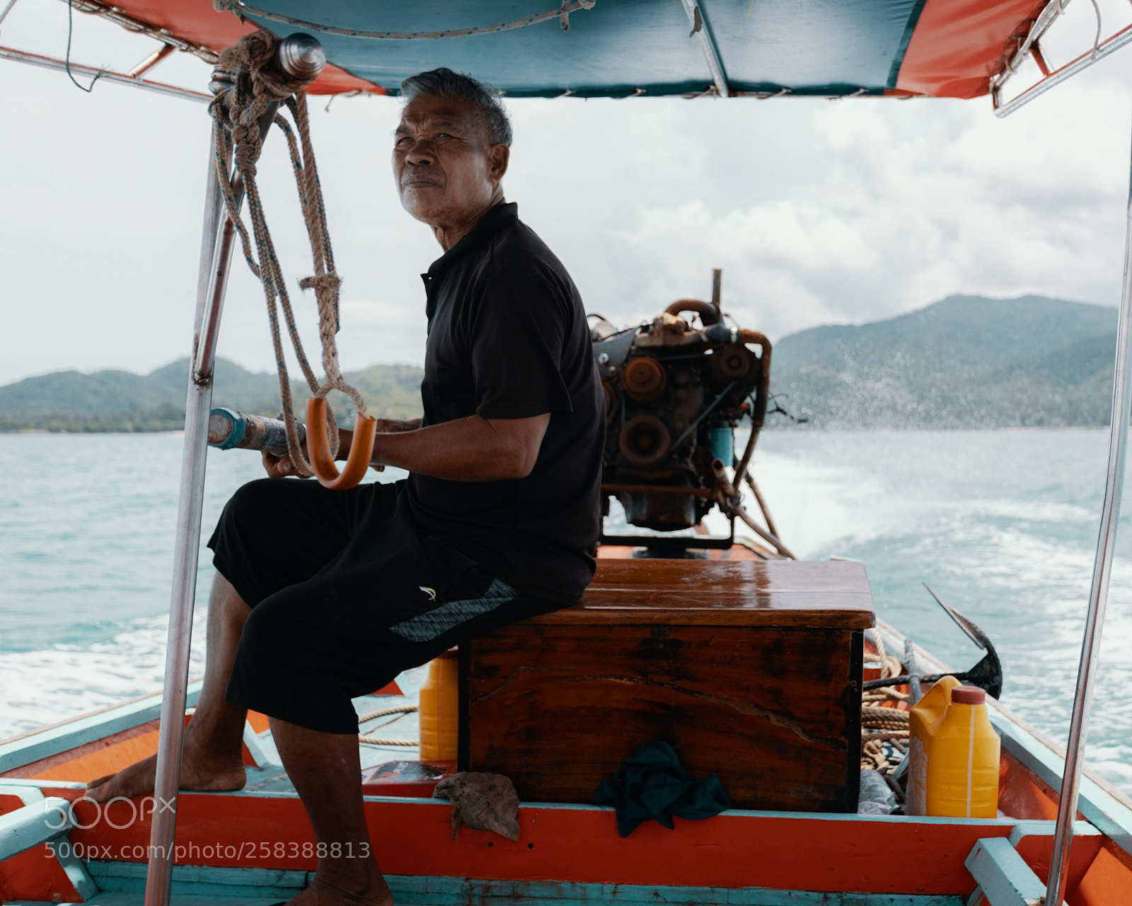 Canon EOS 5D Mark IV sample photo. Big captain of small photography