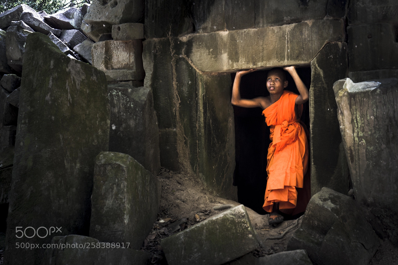 Canon EOS 6D sample photo. Monks of angkor photography