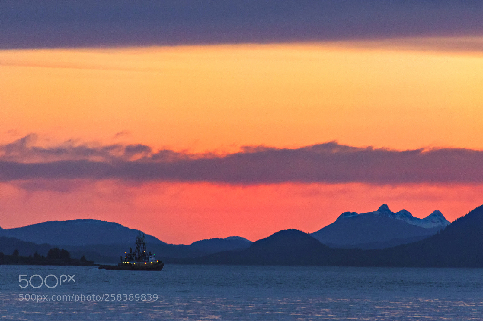 Canon EOS 5D Mark II sample photo. Sunset tug photography