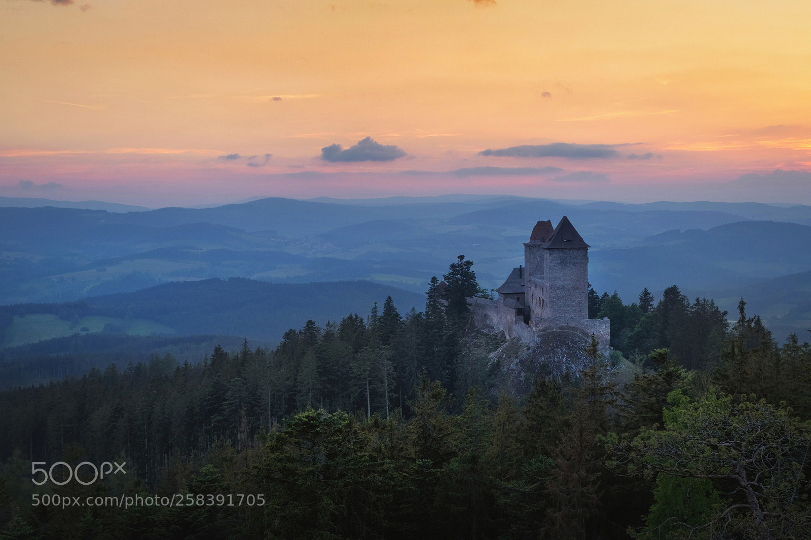 Canon EOS 80D sample photo. Mysterious karperk castle photography