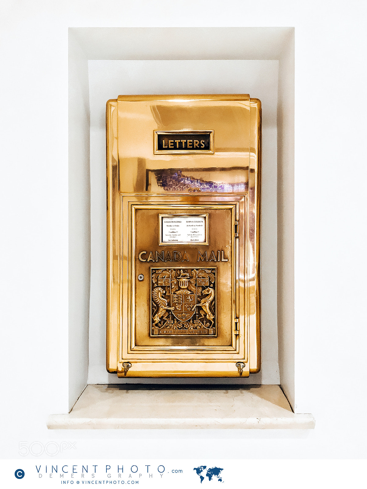 Apple iPhone 7 sample photo. Golden vintage mailbox at photography
