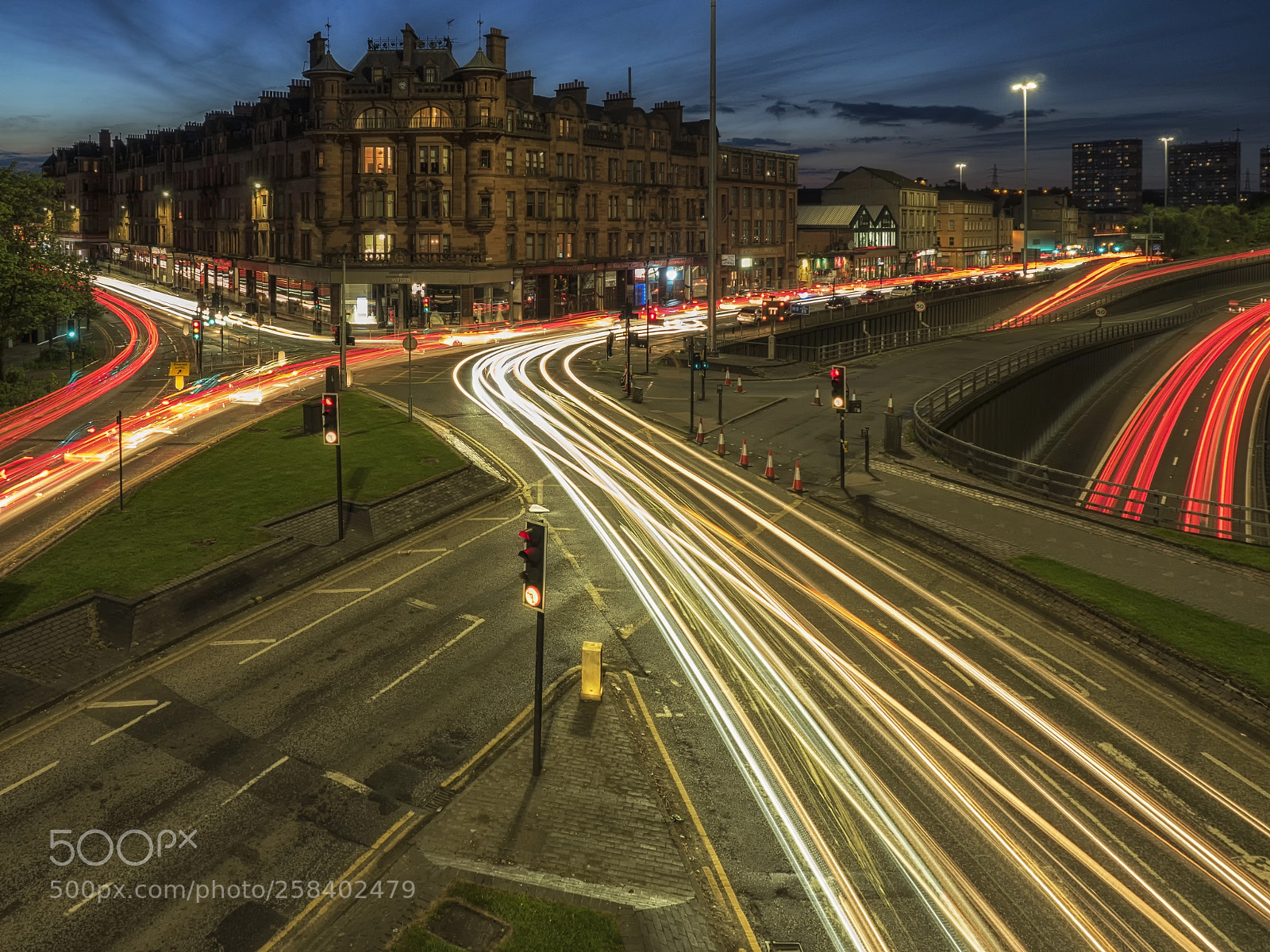 Olympus OM-D E-M5 II sample photo. Glasgow city car lights photography