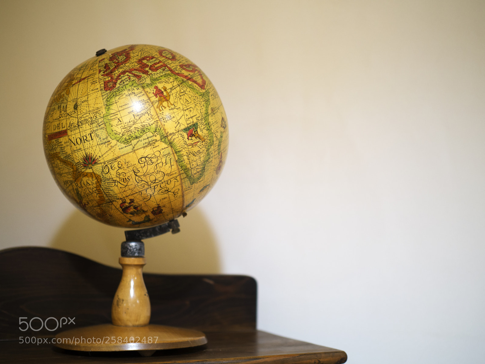 Panasonic Lumix DMC-GH3 sample photo. Old globe photography