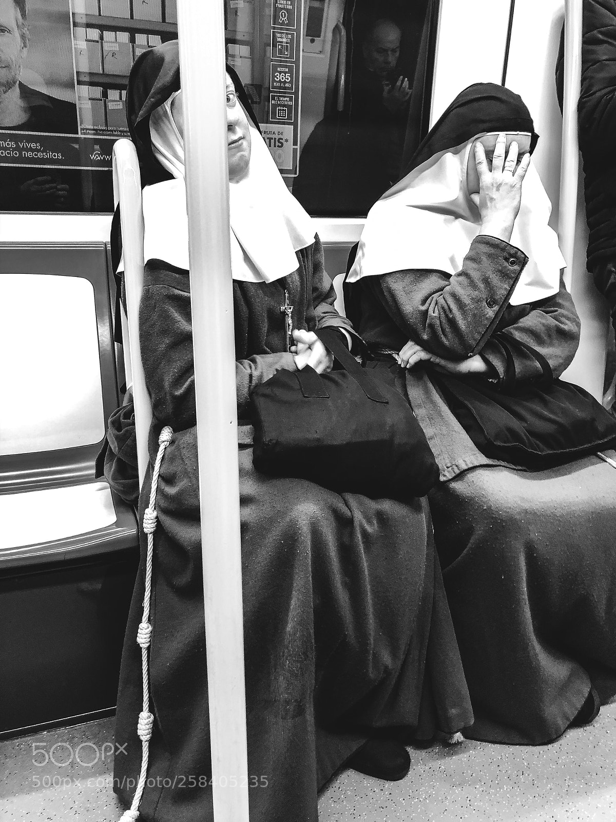Apple iPhone X sample photo. Metro  photography