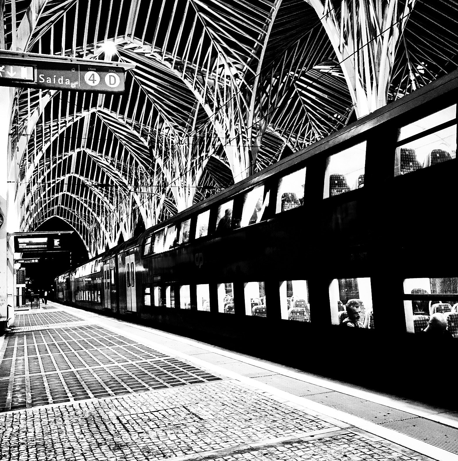 Apple iPhone 7 Plus sample photo. Gare do oriente photography