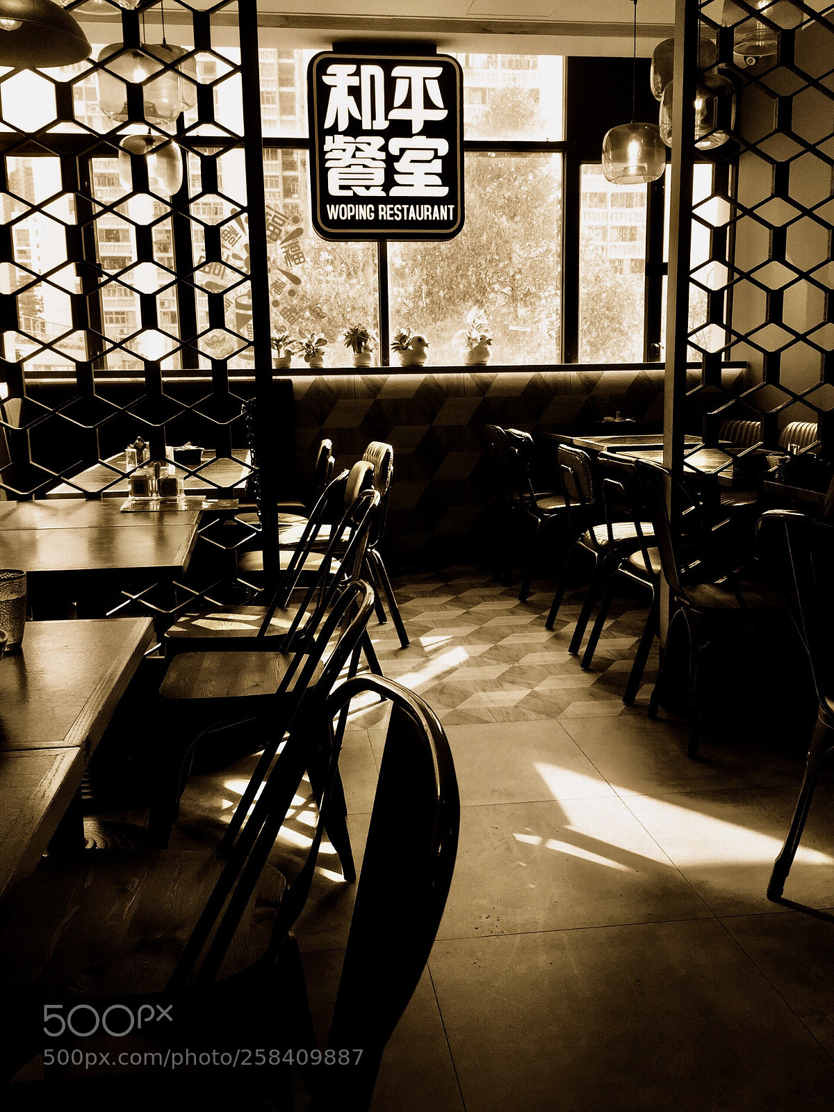 Apple iPhone 6 Plus sample photo. So ping restaurant photography