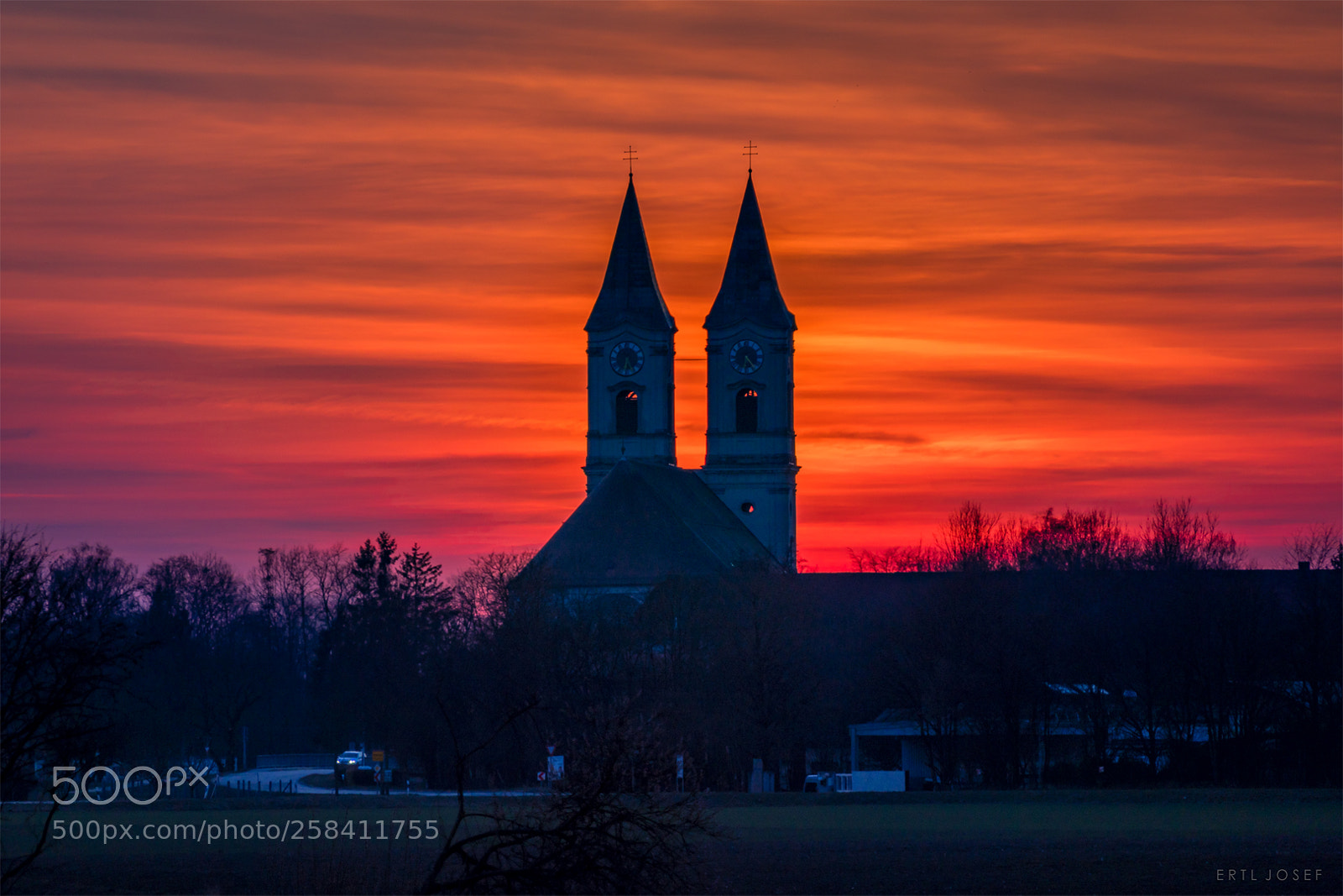 Panasonic Lumix DMC-FZ2500 (Lumix DMC-FZ2000) sample photo. Kirche im abendrot photography