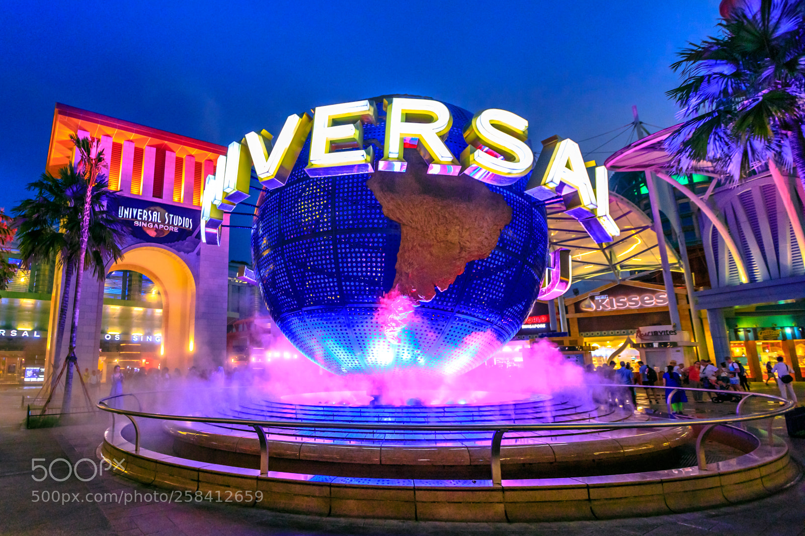 Canon EOS 5D Mark IV sample photo. Night universal studios globe photography