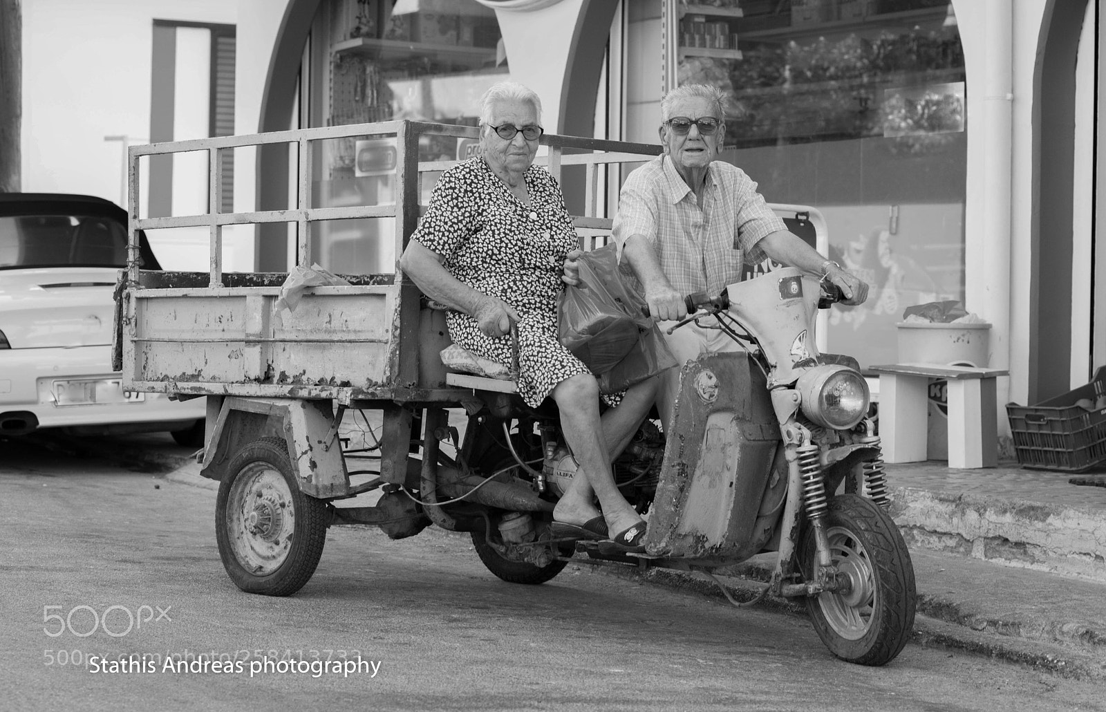 Nikon D750 sample photo. An old couple at photography