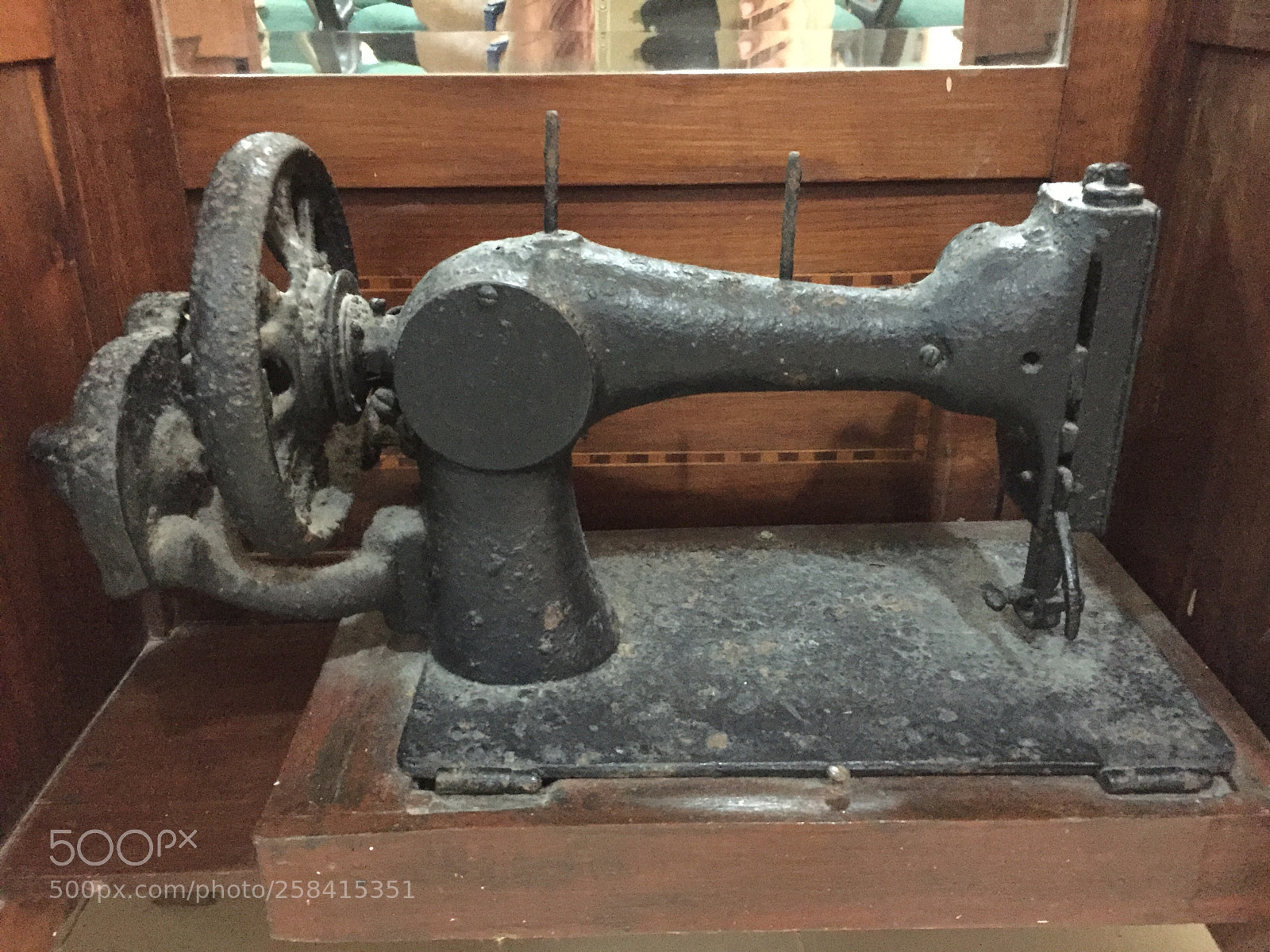Apple iPhone 6 sample photo. Maquina de costura photography