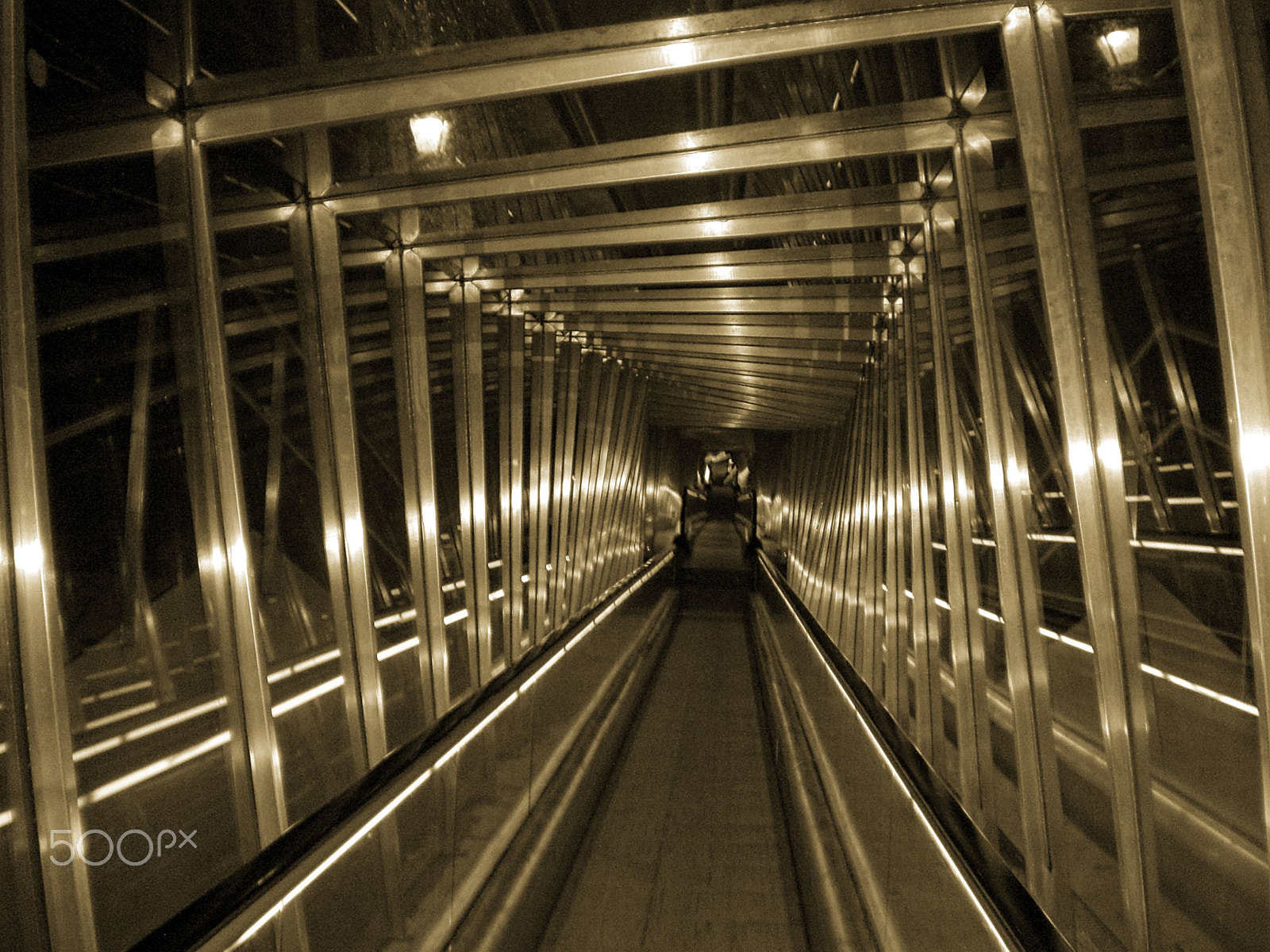 CASIO EX-Z8 sample photo. Tunnel photography