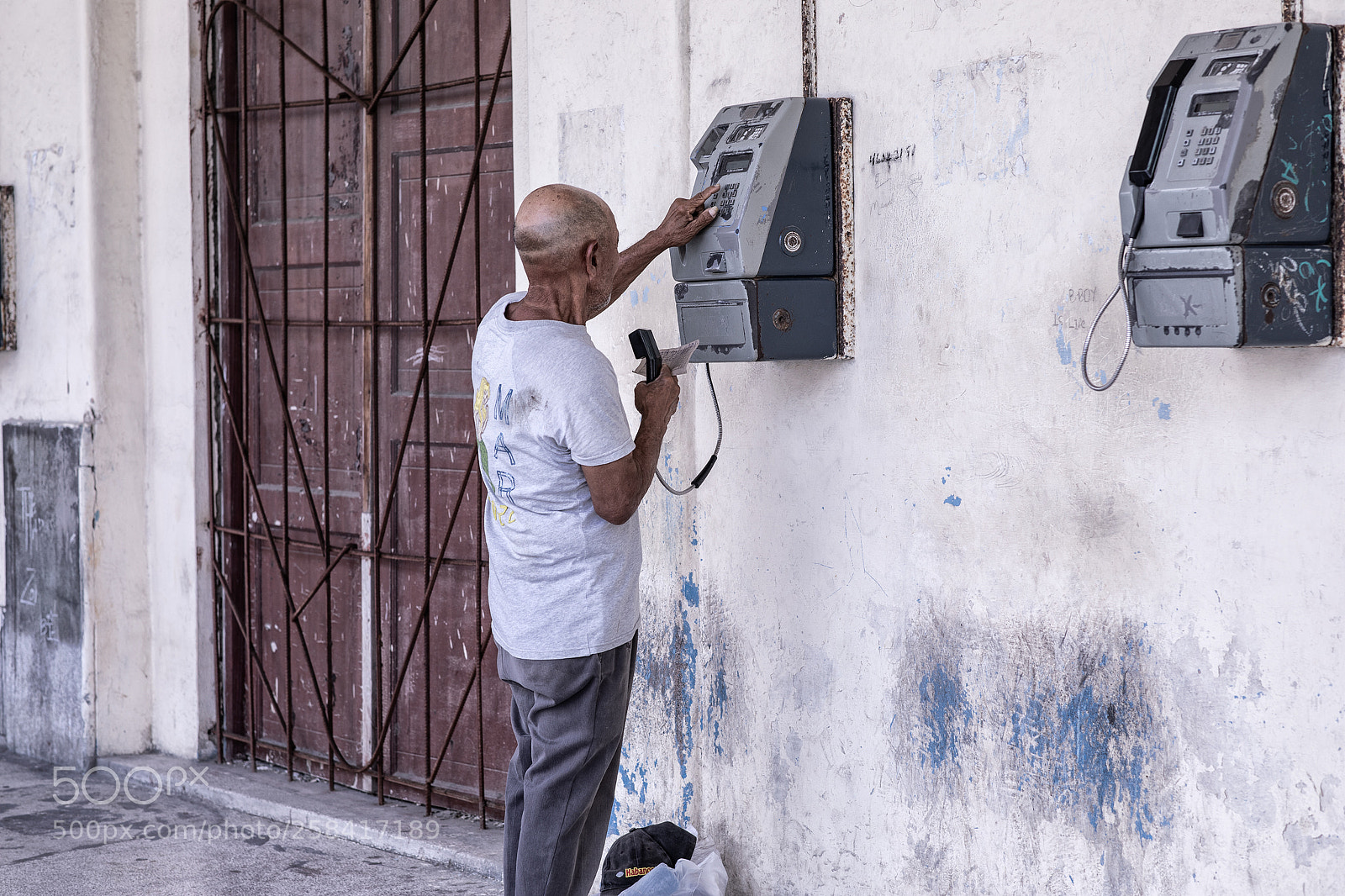 Canon EOS 5D Mark IV sample photo. In the streets of photography