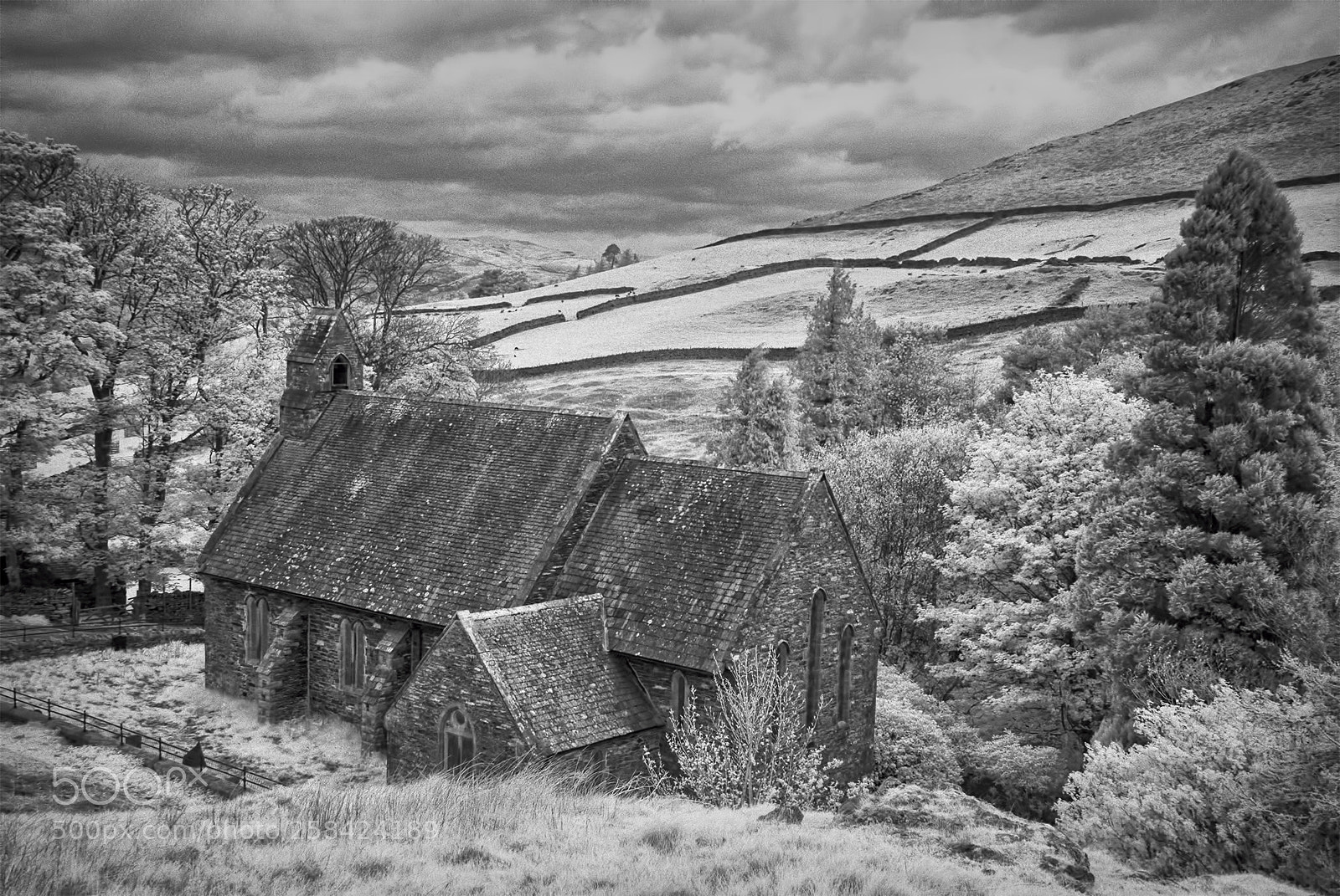 Sony Alpha DSLR-A100 sample photo. St peter's church, martindale photography