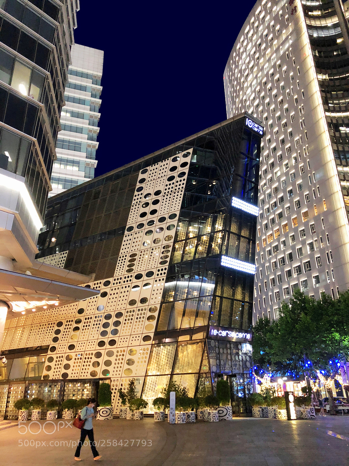 Apple iPhone 8 sample photo. Modern shanghai city photography