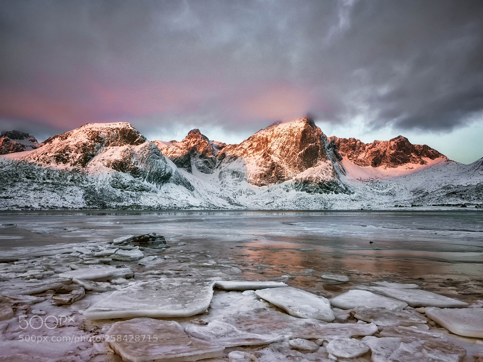 Olympus OM-D E-M1 Mark II sample photo. Winter sunrise photography