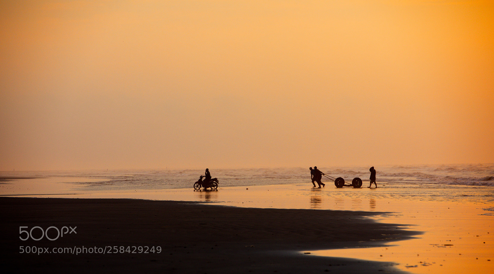 Canon EOS 5D Mark IV sample photo. Front of the sea photography