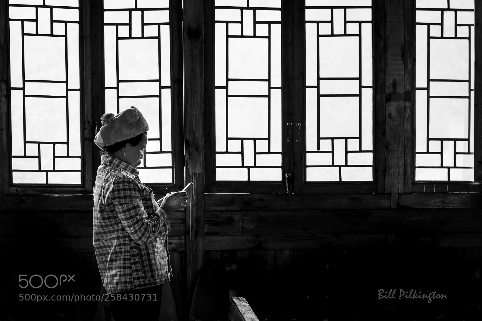 Canon EOS 750D (EOS Rebel T6i / EOS Kiss X8i) sample photo. Lady reading photography